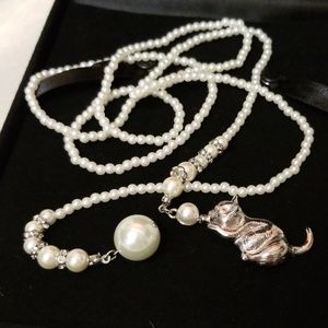 White pearl lariat necklace.